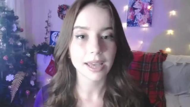 Image 10 of carolinelindberg Stream on Chaturbate on 18 months ago