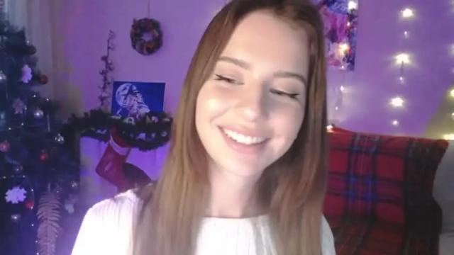Image 10 of carolinelindberg Stream on Chaturbate on 18 months ago