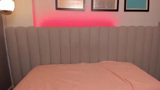 Image 4 of carolinesalvatore Stream on Chaturbate on 23 months ago