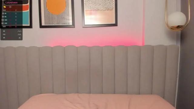 Image 7 of carolinesalvatore Stream on Chaturbate on 22 months ago