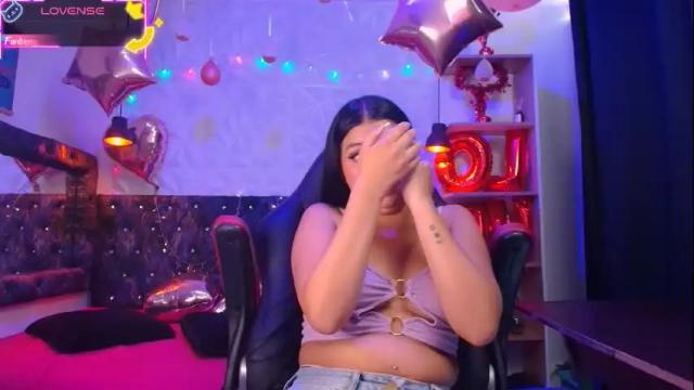 Image 2 of carolinescoth_dl Stream on Chaturbate on 1 month ago