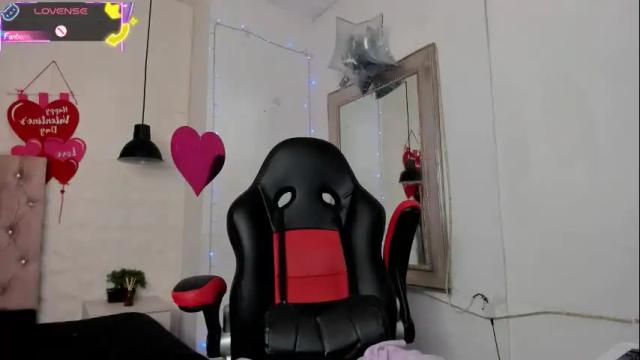 Image 3 of carolinescoth_dl Stream on Chaturbate on 1 month ago
