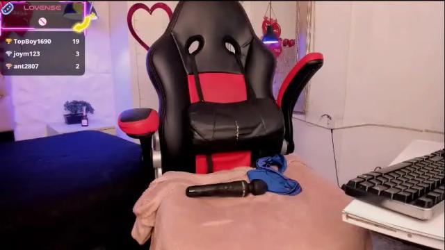 Image 8 of carolinescoth_dl Stream on Chaturbate on 6 days ago