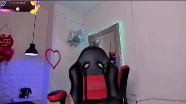 Image 11 of carolinescoth_dl Stream on Chaturbate on 13 hours ago