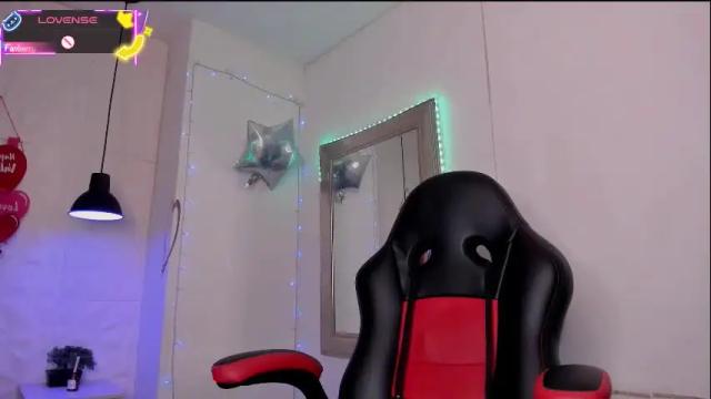 Image 6 of carolinescoth_dl Stream on Chaturbate on 13 hours ago