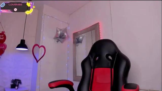 Image 7 of carolinescoth_dl Stream on Chaturbate on 13 hours ago