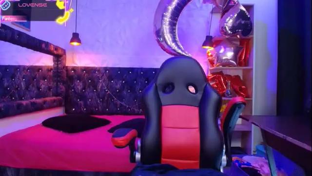 Image 3 of carolinescoth_dl Stream on Chaturbate on 1 month ago