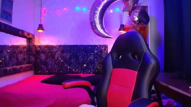 Image 7 of carolinescoth_dl Stream on Chaturbate on 1 month ago