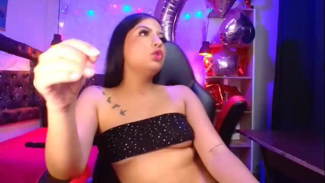 Image 12 of carolinescoth_dl Stream on Chaturbate on 23 days ago