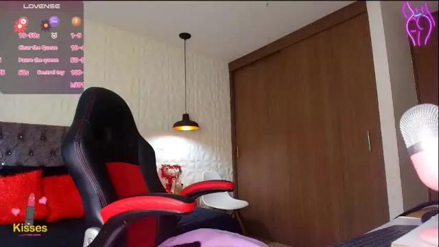 Image 3 of carolinescoth_dl Stream on Chaturbate on 15 days ago
