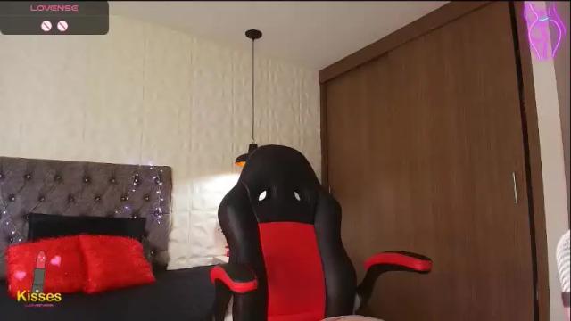 Image 3 of carolinescoth_dl Stream on Chaturbate on 11 days ago