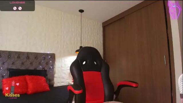 Image 6 of carolinescoth_dl Stream on Chaturbate on 11 days ago