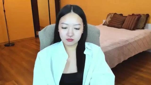 Image 12 of carolineshiny Stream on Chaturbate on 21 months ago