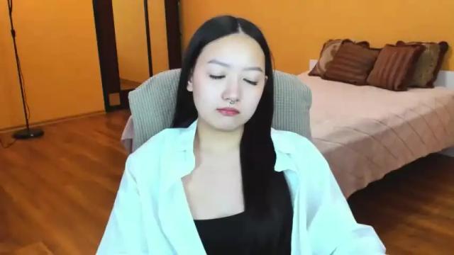 Image 2 of carolineshiny Stream on Chaturbate on 21 months ago