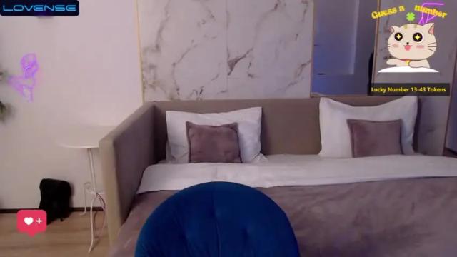 Image 6 of carolinestill Stream on Chaturbate on 25 months ago