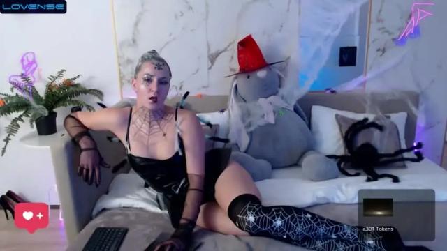 Image 6 of carolinestill Stream on Chaturbate on 24 months ago