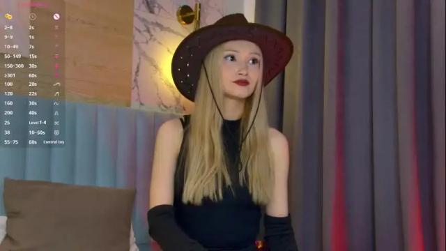 Image 2 of carolreeves Stream on Chaturbate on 26 days ago