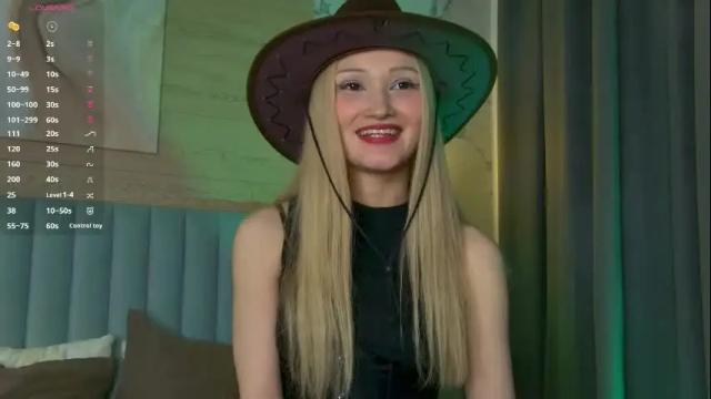 Image 8 of carolreeves Stream on Chaturbate on 11 days ago