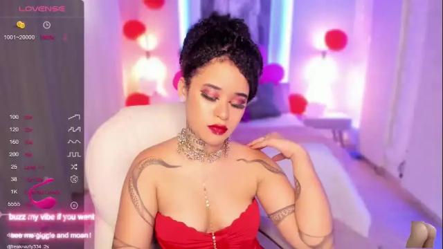 Image 10 of carolyne_fox Stream on Chaturbate on 20 months ago