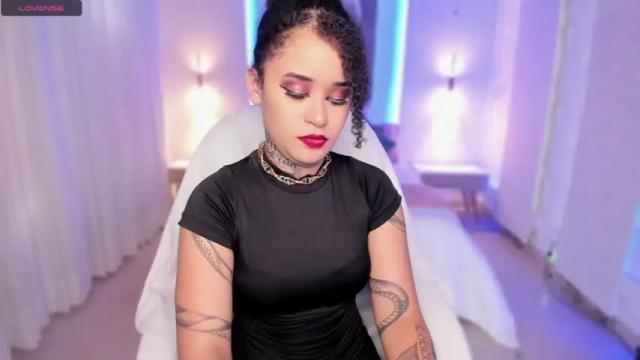 Thumbnail 3, carolyne_fox's Stream at Chaturbate, 19 months ago