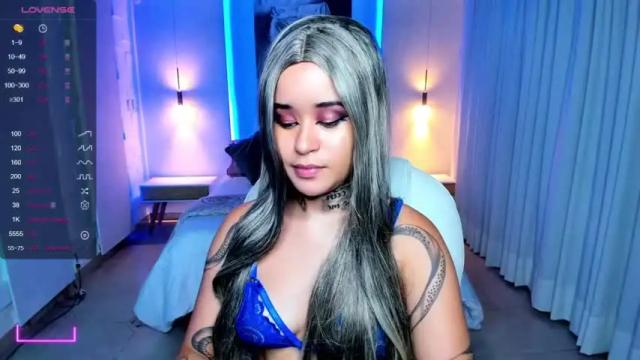 Image 6 of carolyne_fox Stream on Chaturbate on 19 months ago