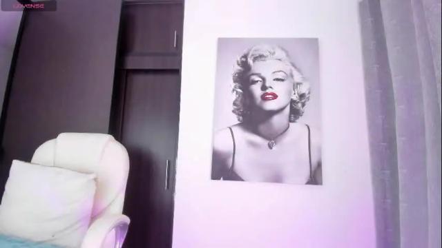Image 7 of carolyne_sweet Stream on Chaturbate on 1 month ago