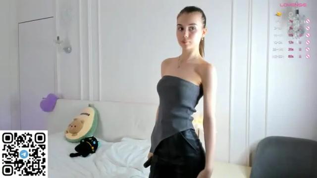Image 7 of carolynsveronica Stream on Chaturbate on 13 months ago