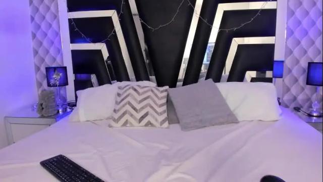 Image 11 of caroo_gomeez Stream on Chaturbate on 1 month ago