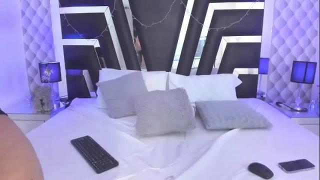 Image 6 of caroo_gomeez Stream on Chaturbate on 1 month ago