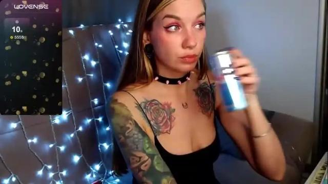 Image 3 of carrie_moonshine Stream on Chaturbate on 28 days ago