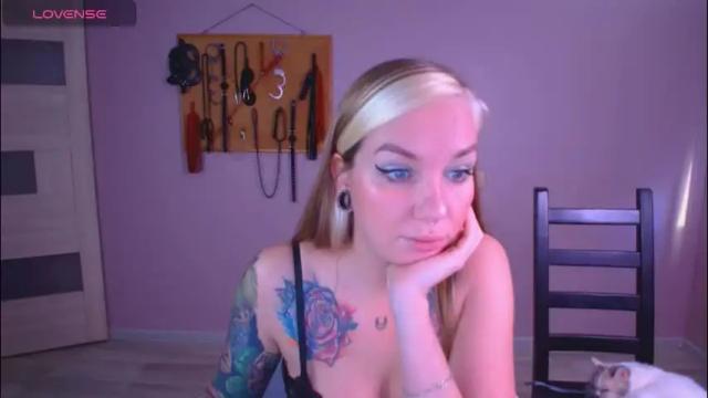Image 7 of carrie_moonshine Stream on Chaturbate on 21 days ago