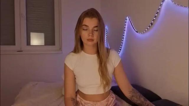 Image 6 of carriebradshawww Stream on Chaturbate on 2 months ago