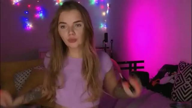 Image 3 of carriebradshawww Stream on Chaturbate on 17 days ago