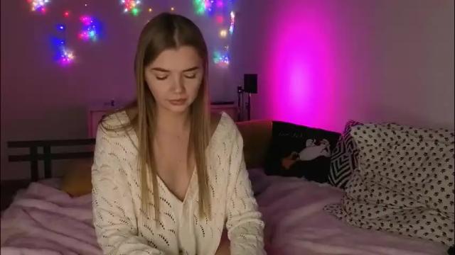 Image 2 of carriebradshawww Stream on Chaturbate on 12 days ago