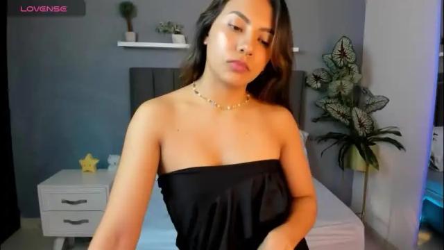 Image 4 of casandra_ballesteros Stream on Chaturbate on 3 months ago