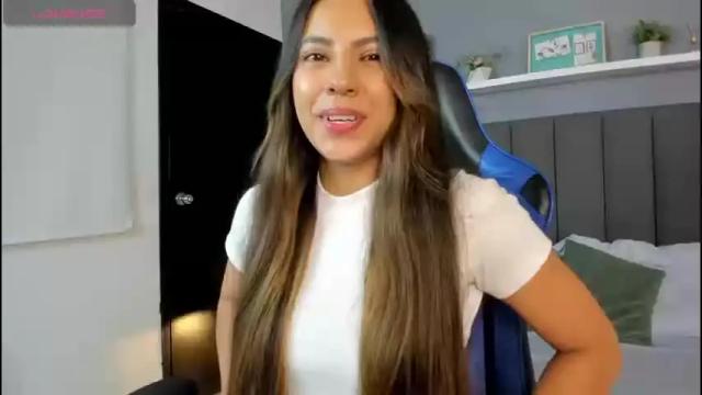 Image 4 of casandra_ballesteros Stream on Chaturbate on 1 month ago