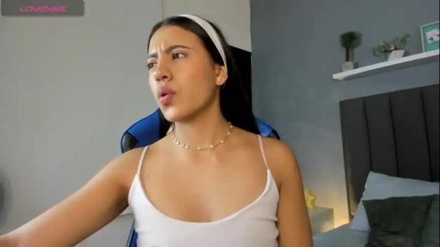 Image 8 of casandra_ballesteros Stream on Chaturbate on 1 month ago