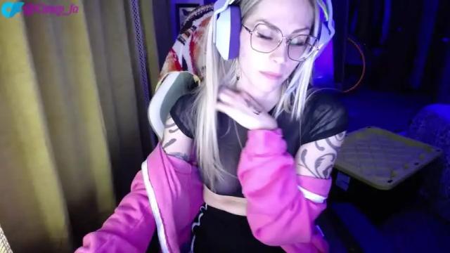 Image 4 of casey_jo Stream on Chaturbate on 17 months ago