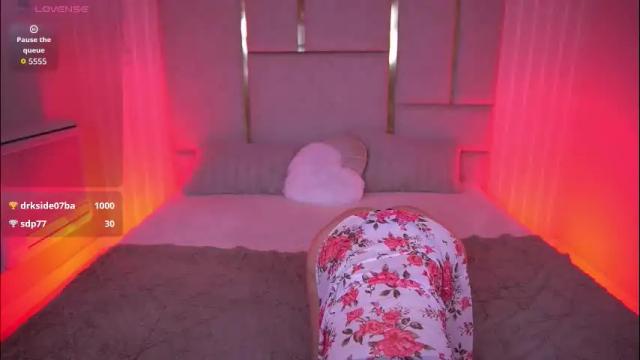 Image 2 of cassandrastars Stream on Chaturbate on 2 months ago