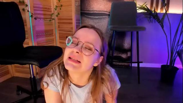 Image 4 of cassiecool Stream on Chaturbate on 15 days ago