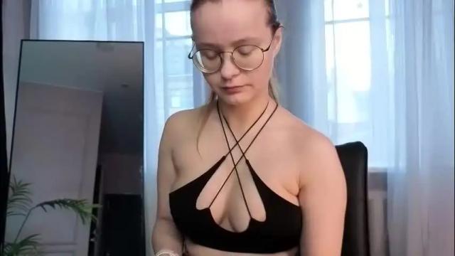 Image 4 of cassiecool Stream on Chaturbate on 20 days ago