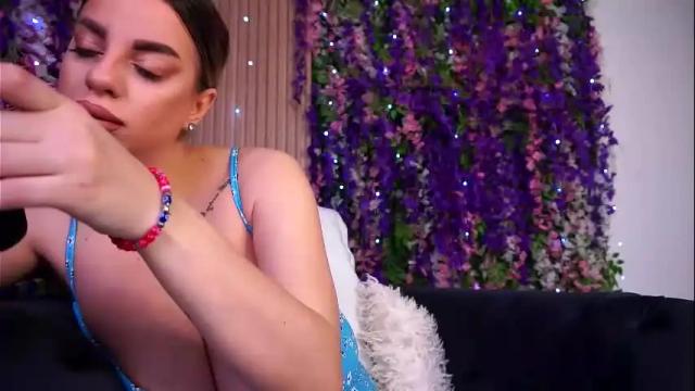 Image 3 of cassielopez Stream on Chaturbate on 6 months ago