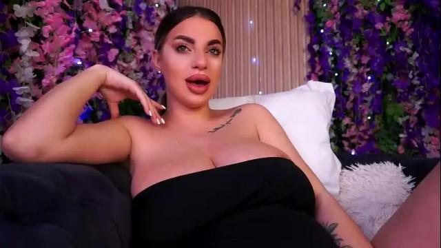 Image 3 of cassielopez Stream on Chaturbate on 6 months ago