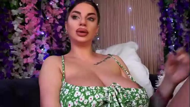 Image 4 of cassielopez Stream on Chaturbate on 5 months ago