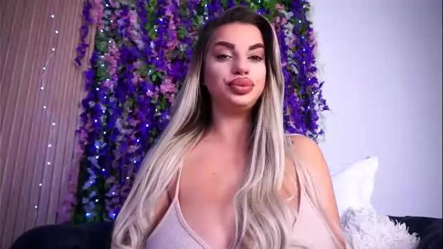 Image 11 of cassielopez Stream on Chaturbate on 5 months ago
