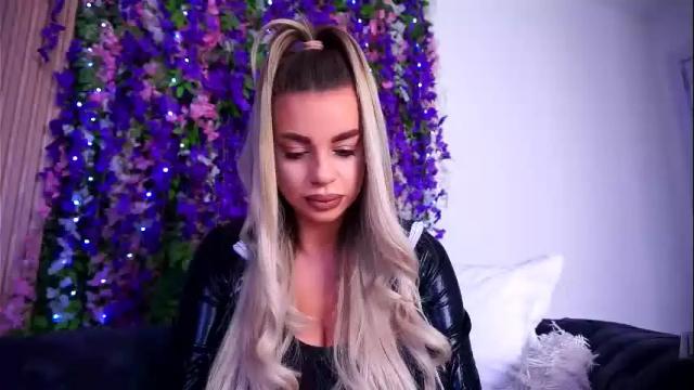 Image 10 of cassielopez Stream on Chaturbate on 5 months ago