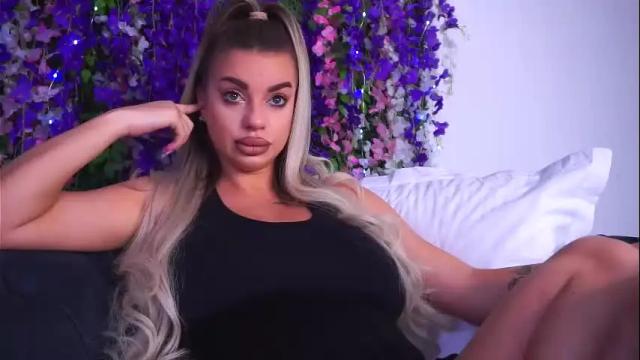 Image 4 of cassielopez Stream on Chaturbate on 5 months ago