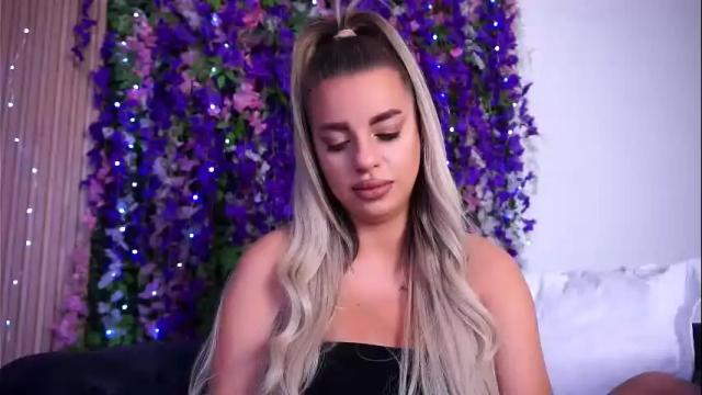 Image 11 of cassielopez Stream on Chaturbate on 5 months ago
