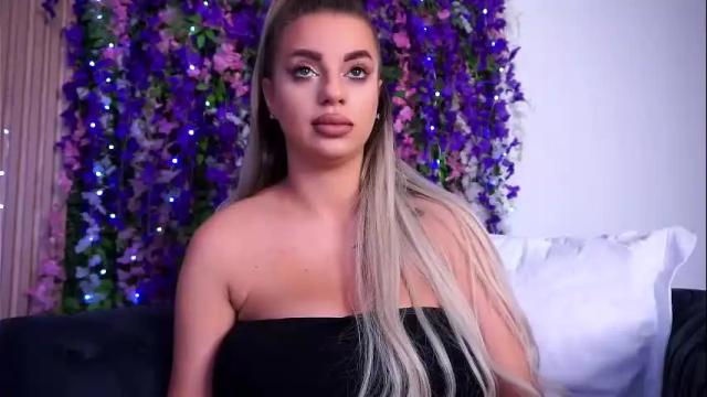 Image 12 of cassielopez Stream on Chaturbate on 5 months ago