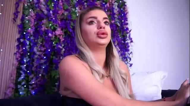 Image 4 of cassielopez Stream on Chaturbate on 5 months ago